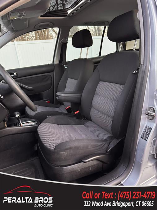 2005 Volkswagen Golf GLS photo