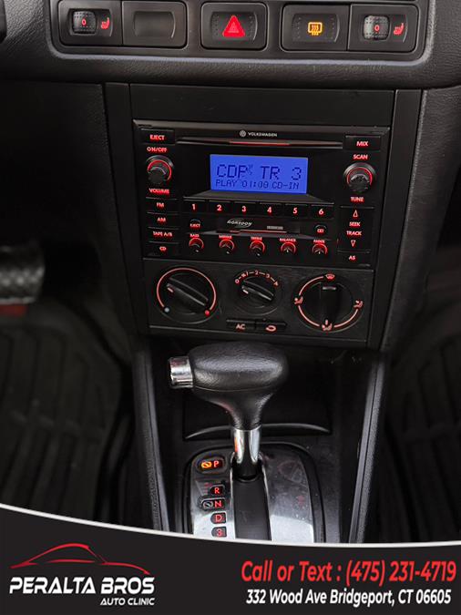 2005 Volkswagen Golf GLS photo