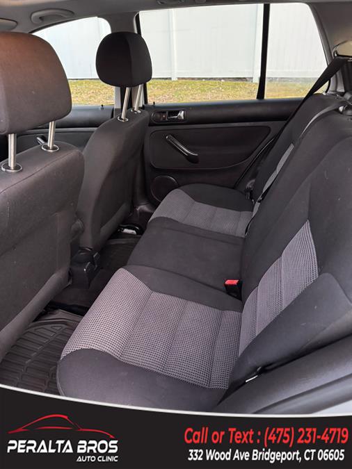 2005 Volkswagen Golf GLS photo