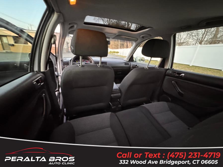 2005 Volkswagen Golf GLS photo