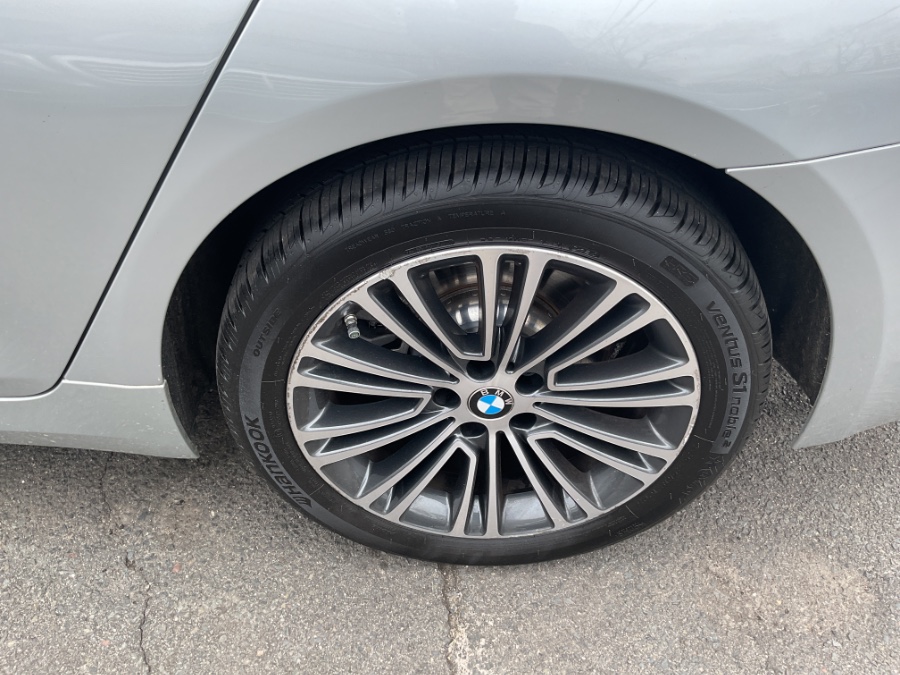 2020 BMW 5-Series 530i xDrive Sedan photo