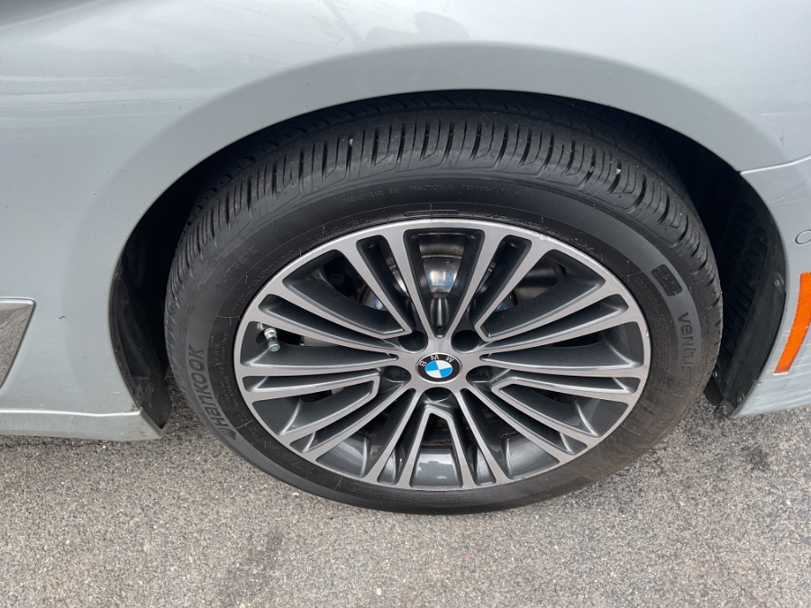 2020 BMW 5-Series 530i xDrive Sedan photo