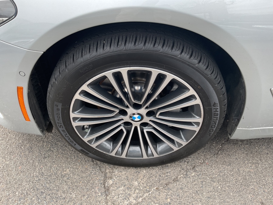 2020 BMW 5-Series 530i xDrive Sedan photo
