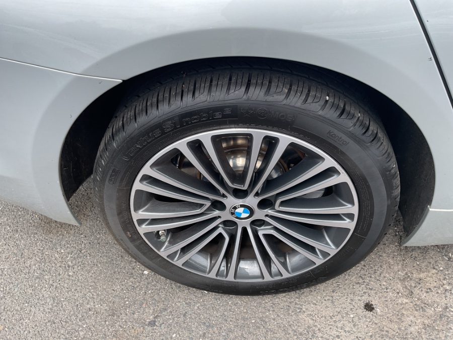 2020 BMW 5-Series 530i xDrive Sedan photo
