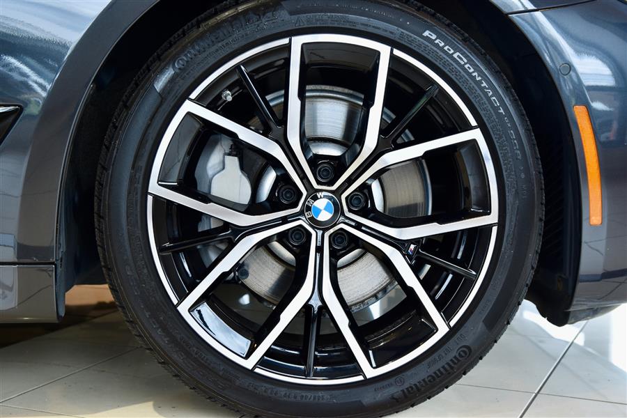 2022 BMW 5-Series 530i xDrive photo