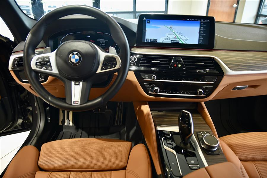 2022 BMW 5-Series 530i xDrive photo