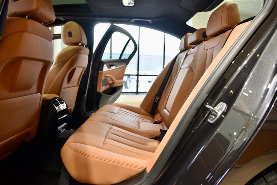 2022 BMW 5-Series 530i xDrive photo