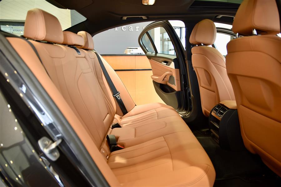 2022 BMW 5-Series 530i xDrive photo