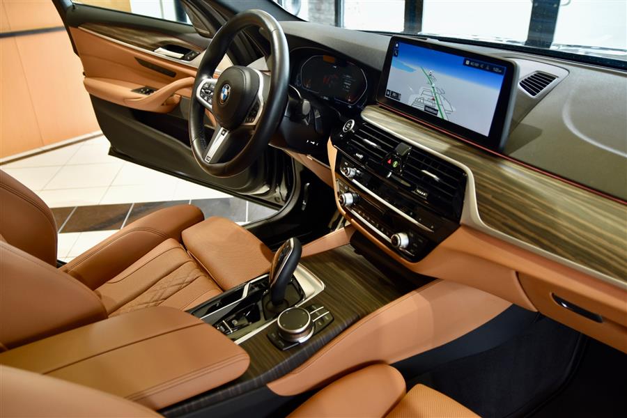 2022 BMW 5-Series 530i xDrive photo