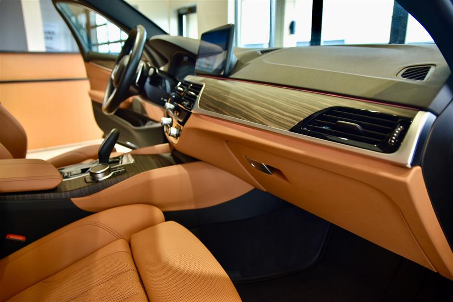 2022 BMW 5-Series 530i xDrive photo