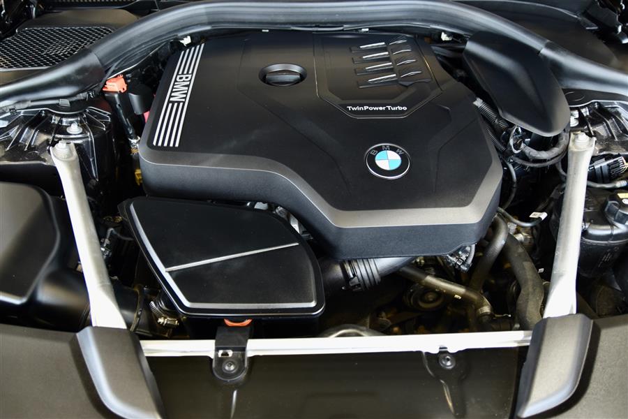 2022 BMW 5-Series 530i xDrive photo