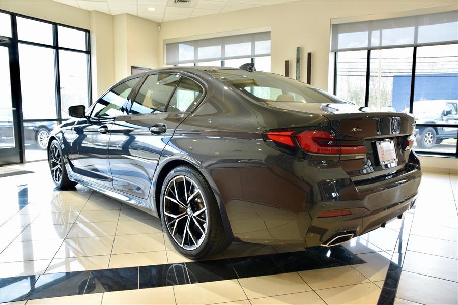2022 BMW 5-Series 530i xDrive photo