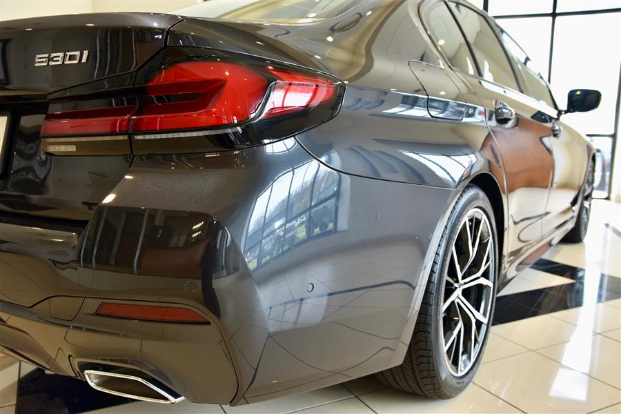 2022 BMW 5-Series 530i xDrive photo