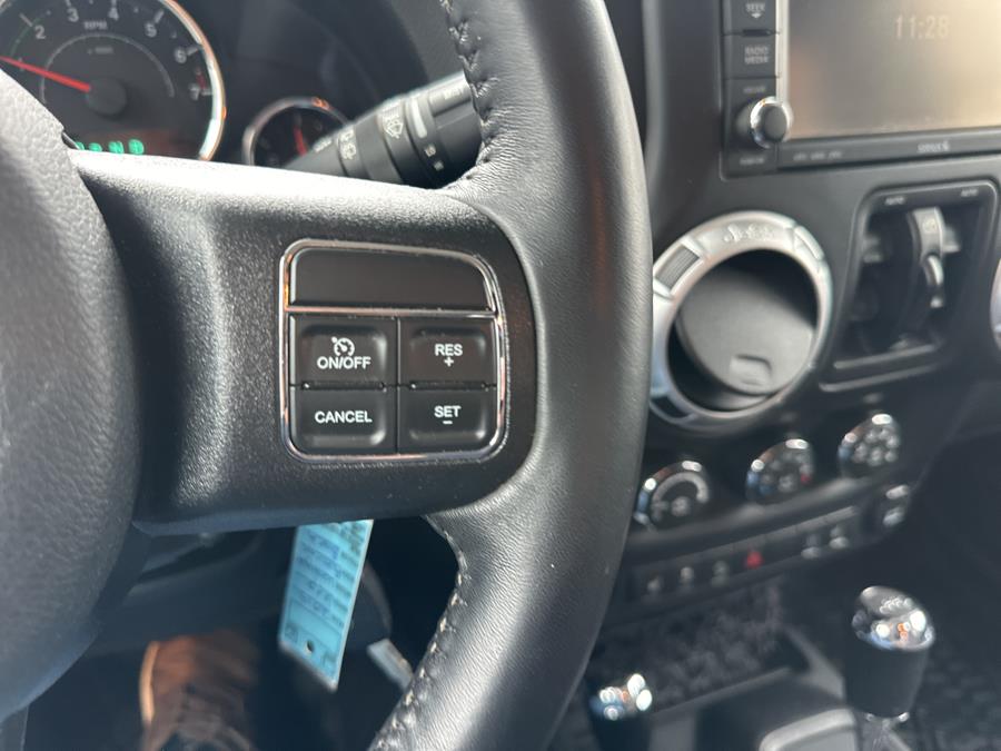 2015 Jeep Wrangler Unlimited 4WD 4dr Rubicon photo