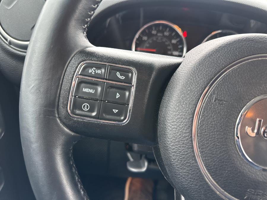 2015 Jeep Wrangler Unlimited 4WD 4dr Rubicon photo