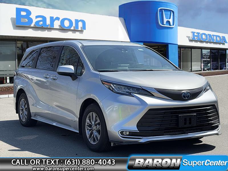 2021 Toyota Sienna XLE photo