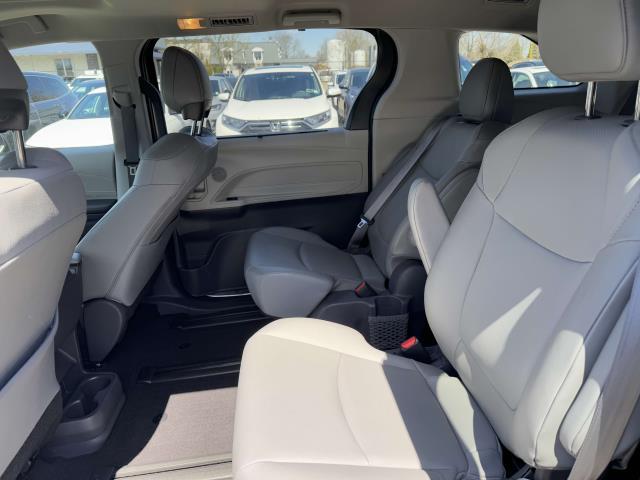 2021 Toyota Sienna XLE photo
