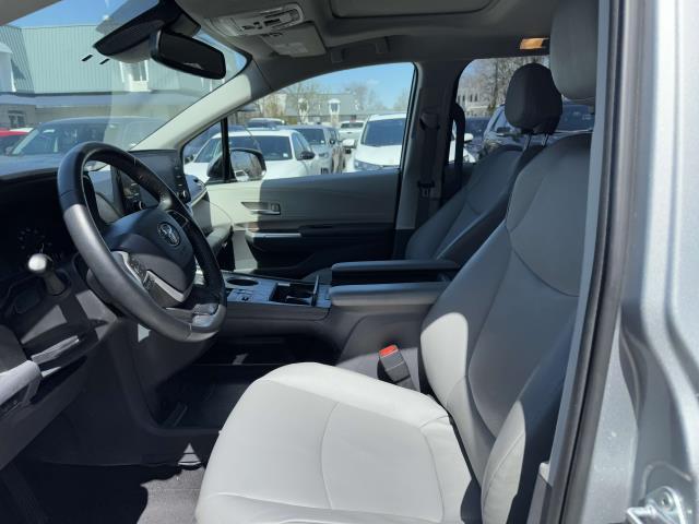 2021 Toyota Sienna XLE photo