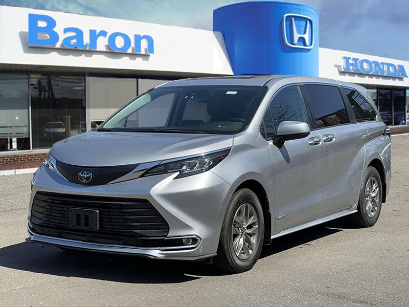 2021 Toyota Sienna XLE photo