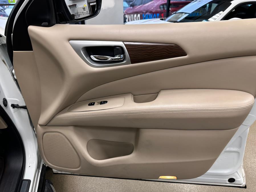 2018 Nissan Pathfinder 4x4 PLATINUM photo