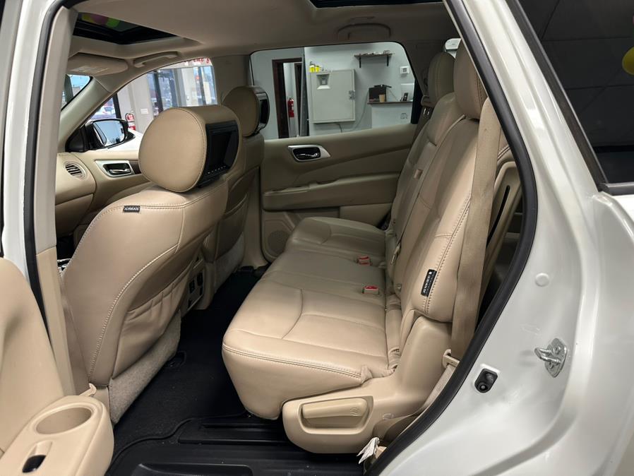 2018 Nissan Pathfinder 4x4 PLATINUM photo