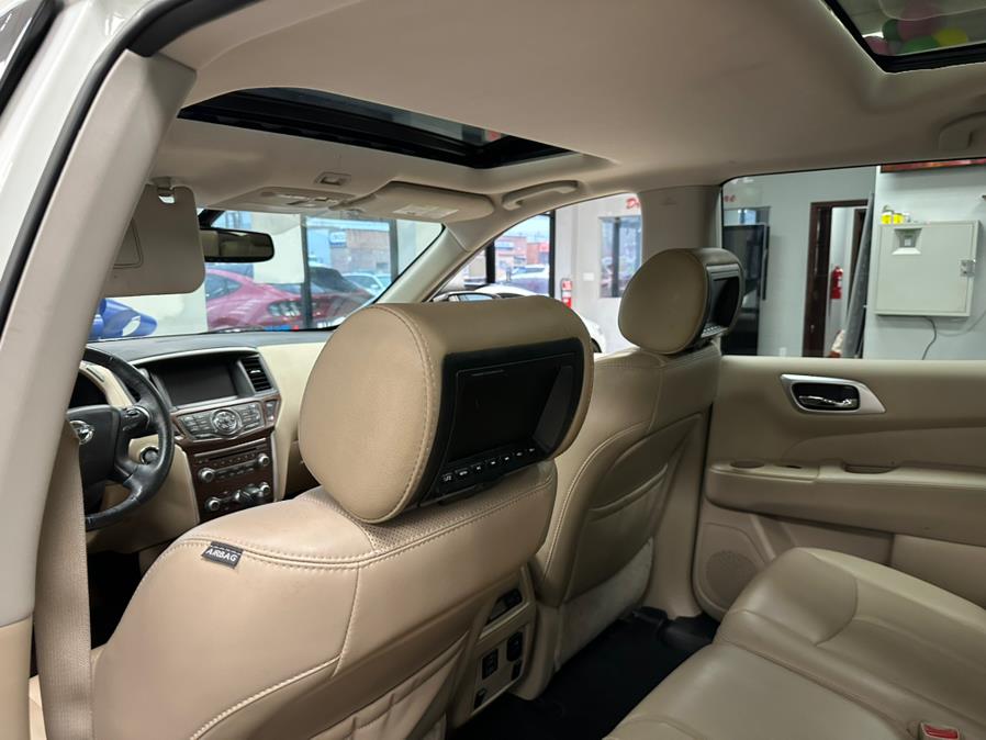 2018 Nissan Pathfinder 4x4 PLATINUM photo