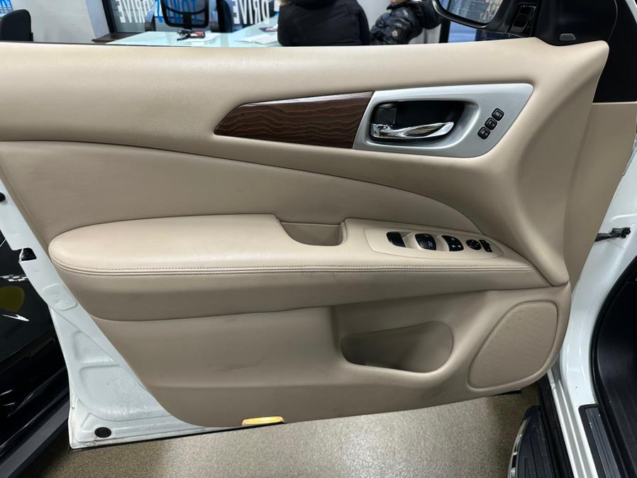 2018 Nissan Pathfinder 4x4 PLATINUM photo