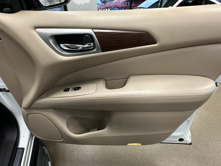 2018 Nissan Pathfinder 4x4 PLATINUM photo