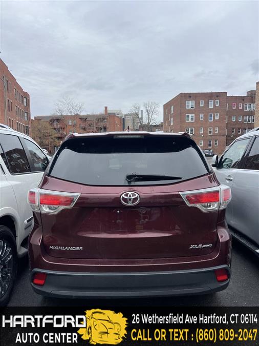 2015 Toyota Highlander XLE AWD 4dr SUV photo