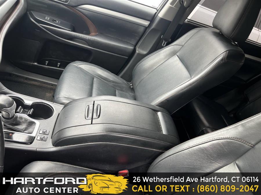2015 Toyota Highlander XLE AWD 4dr SUV photo