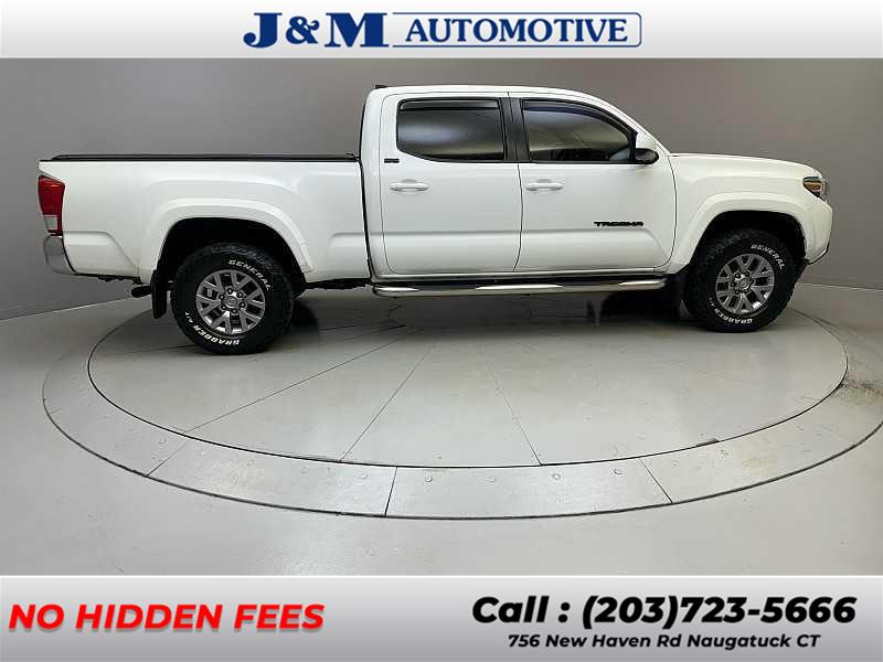2017 Toyota Tacoma SR5 photo