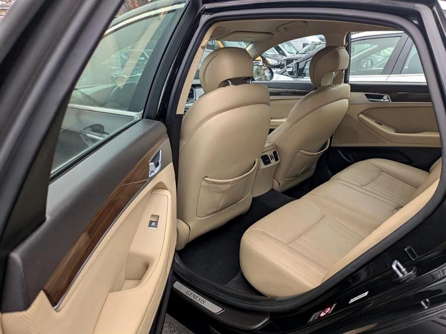 2015 Hyundai Genesis 3.8L photo