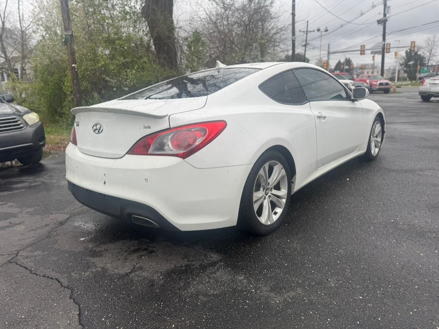 2011 Hyundai Genesis Coupe 3.8L Grand Touring photo