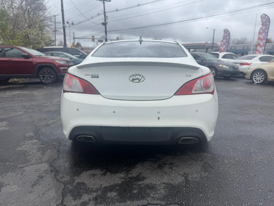 2011 Hyundai Genesis Coupe 3.8L Grand Touring photo
