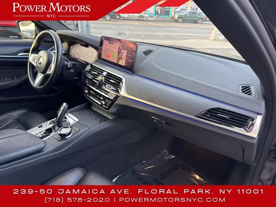 2022 BMW 5-Series M550i xDrive photo