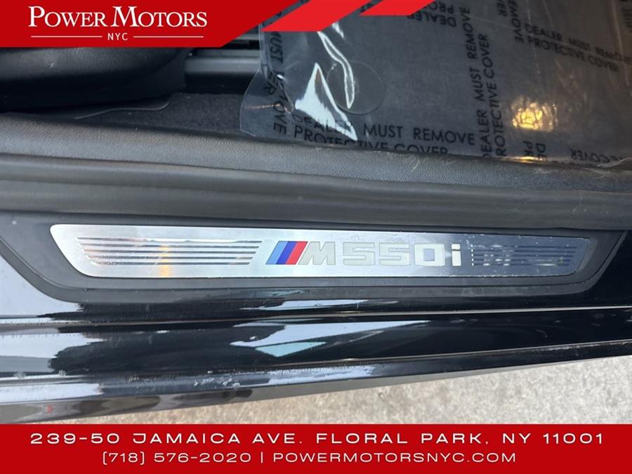 2022 BMW 5-Series M550i xDrive photo