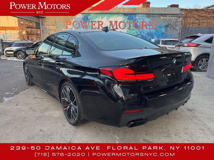 2022 BMW 5-Series M550i xDrive photo