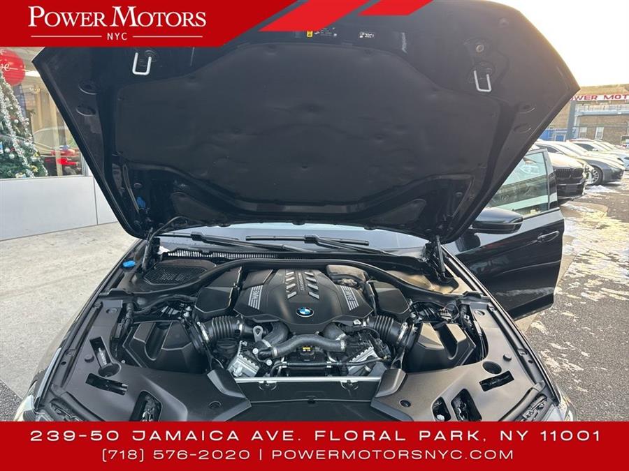 2022 BMW 5-Series M550i xDrive photo