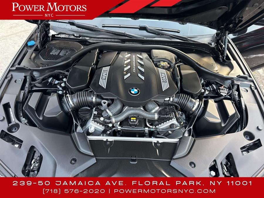 2022 BMW 5-Series M550i xDrive photo