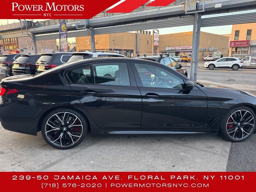 2022 BMW 5-Series M550i xDrive photo