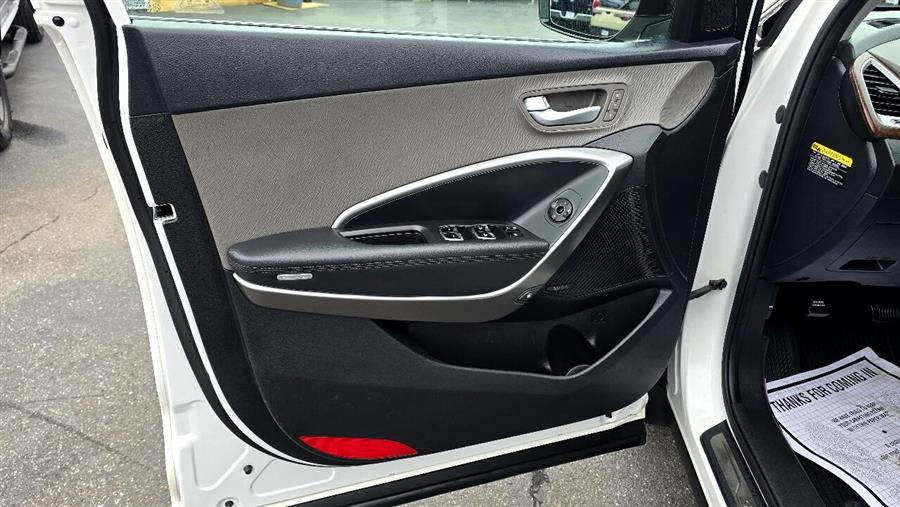 2017 Hyundai Santa Fe SE Ultimate 3.3L Auto AWD photo