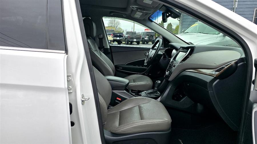 2017 Hyundai Santa Fe SE Ultimate 3.3L Auto AWD photo