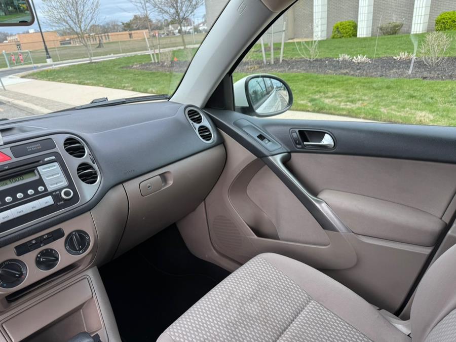 2009 Volkswagen Tiguan SE photo