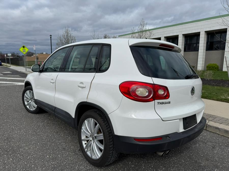 2009 Volkswagen Tiguan SE photo