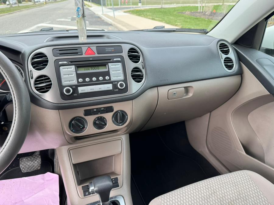 2009 Volkswagen Tiguan SE photo