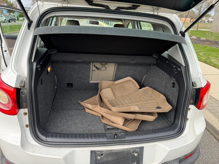 2009 Volkswagen Tiguan SE photo