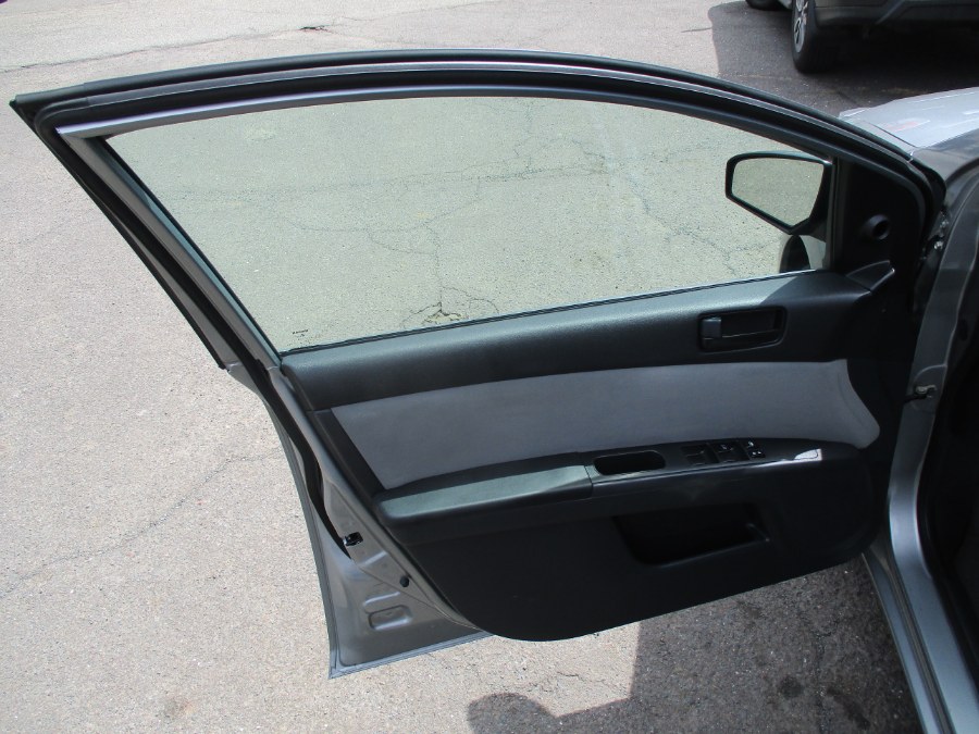 2010 Nissan Sentra 2.0 photo