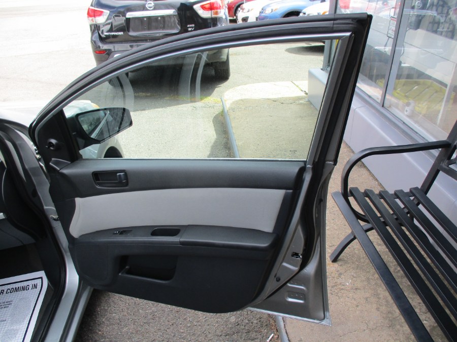 2010 Nissan Sentra 2.0 photo