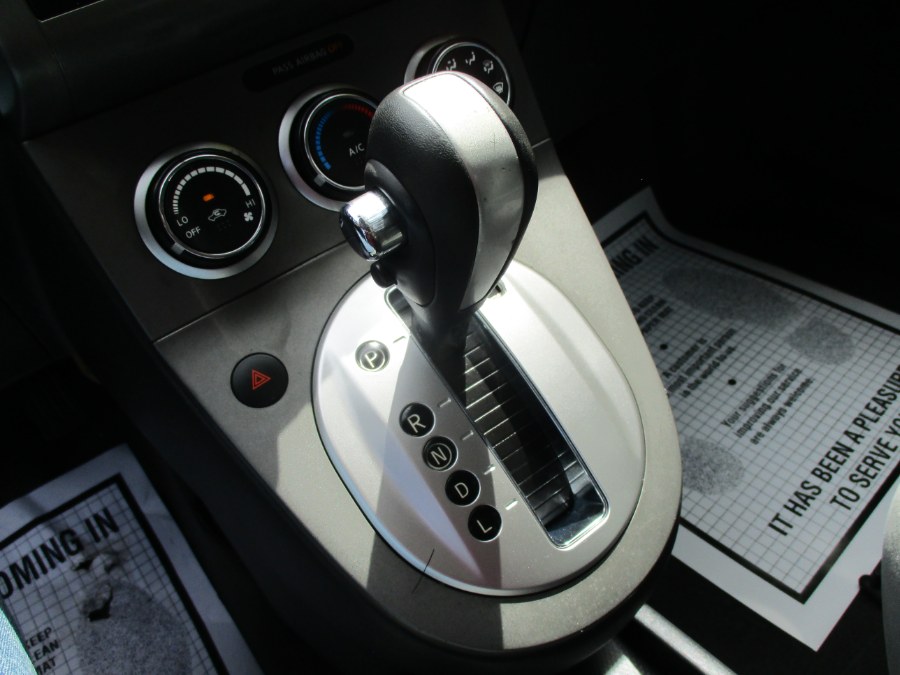 2010 Nissan Sentra 2.0 photo