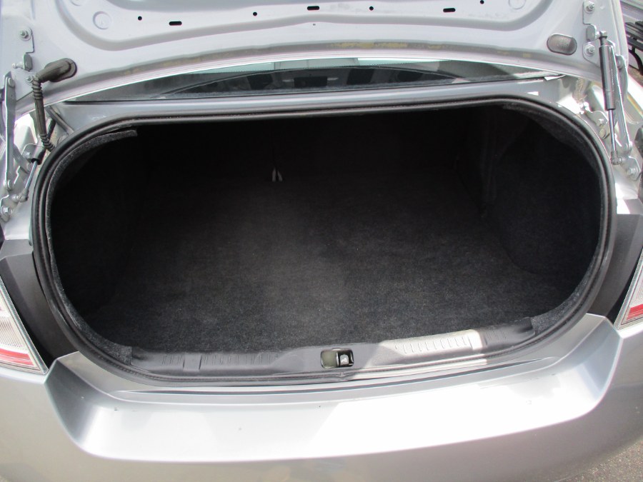 2010 Nissan Sentra 2.0 photo